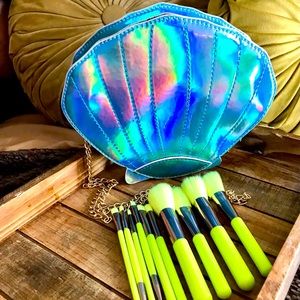 Shell purse with brush bundle